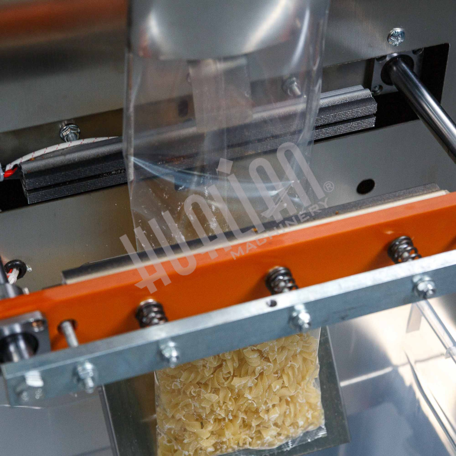 Автоматическая фасовочно-упаковочная машина DXDK-1000 NEW (пакет подушка, ширина пленки 300 мм, фотодатчик) Hualian - Купить с доставкой по всей Беларуси