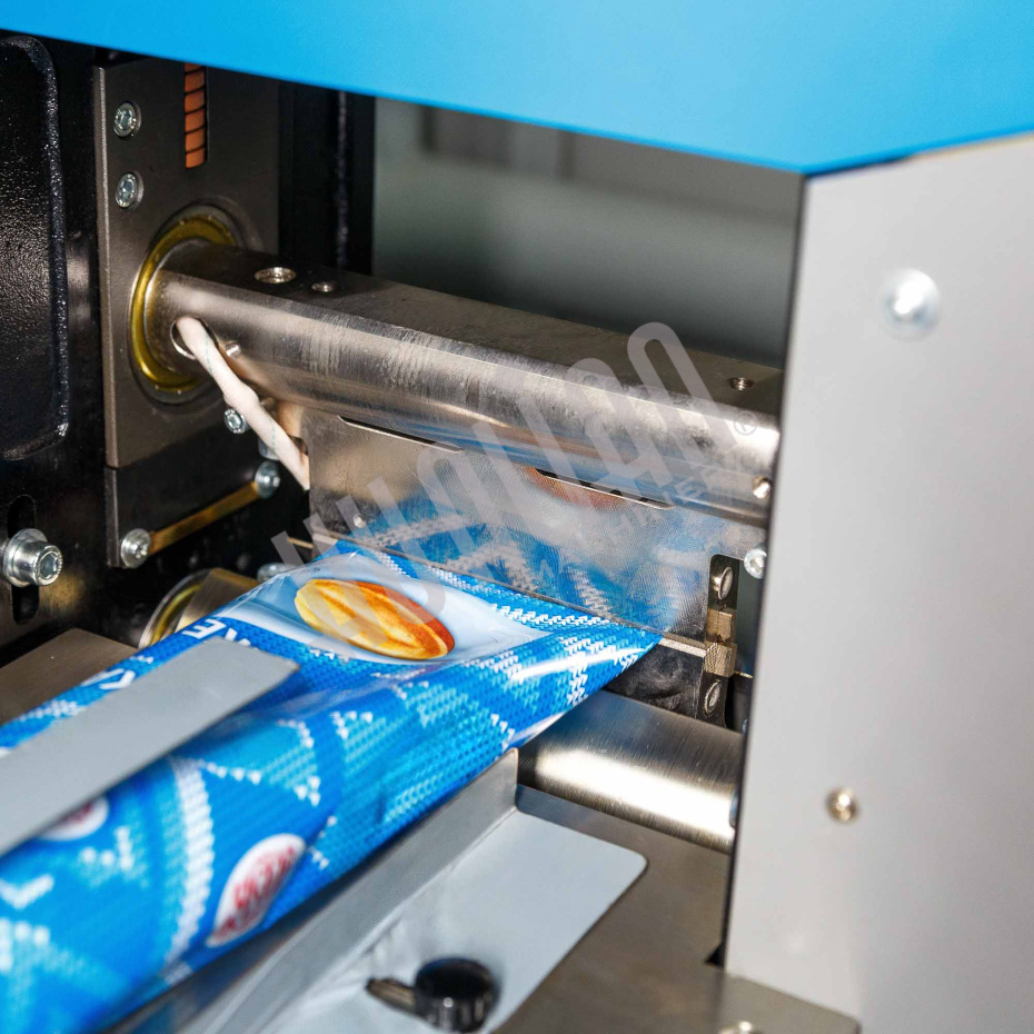 Автоматическая горизонтальная упаковочная машина DXDZ-250D NEW (1 нож, bag L 120-280mm, S 250mm, H - 40 mm) Hualian - Купить с доставкой по всей Беларуси