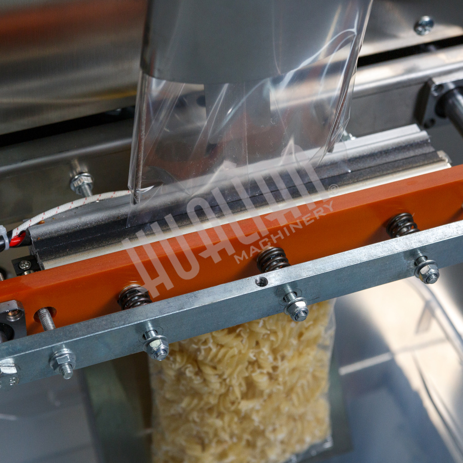 Автоматическая фасовочно-упаковочная машина DXDK-1000 NEW (пакет-подушка,W пленки 420 мм,фотодатчик) Hualian - Купить с доставкой по всей Беларуси