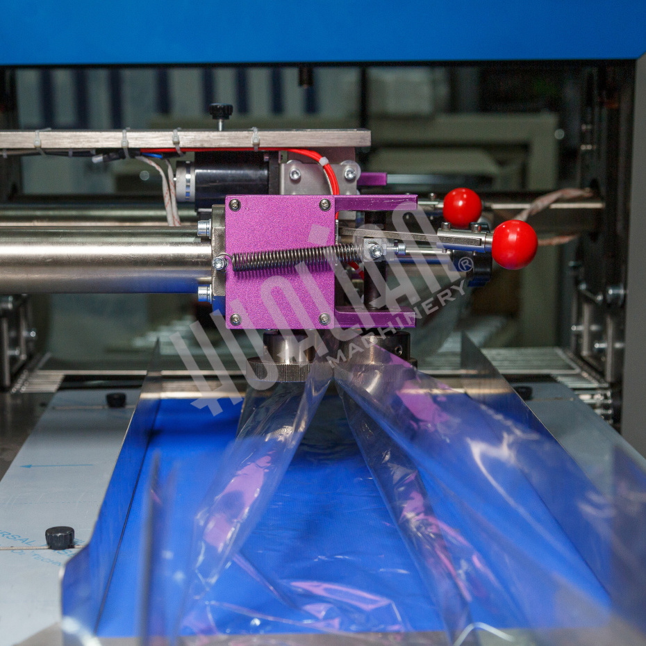 Горизонтальная упаковочная машина DXDZ-600XD (3 серв., H-110 мм, L не огр., W 145-285 мм, HL-1108, круг. отв., подбой, прок. пакета) Hualian - Купить с доставкой по всей Беларуси