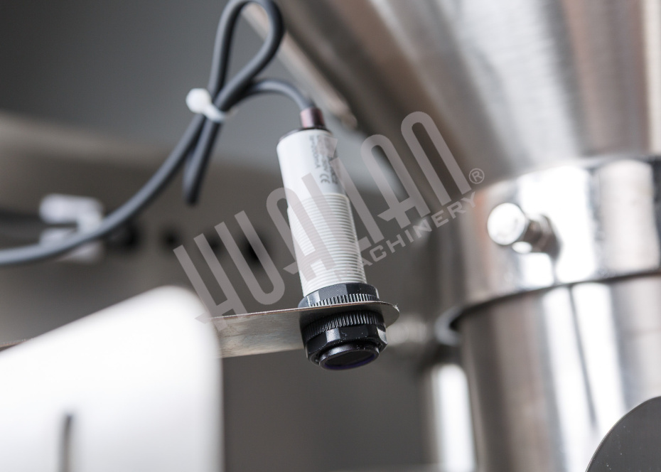 Автоматическая фасовочно-упаковочная машина DXDK-320RH-E (нерж., стик 17*110 мм, 4.6-8 мл, W пленки 42 мм, зубч. нож.) Hualian - Купить с доставкой по всей Беларуси