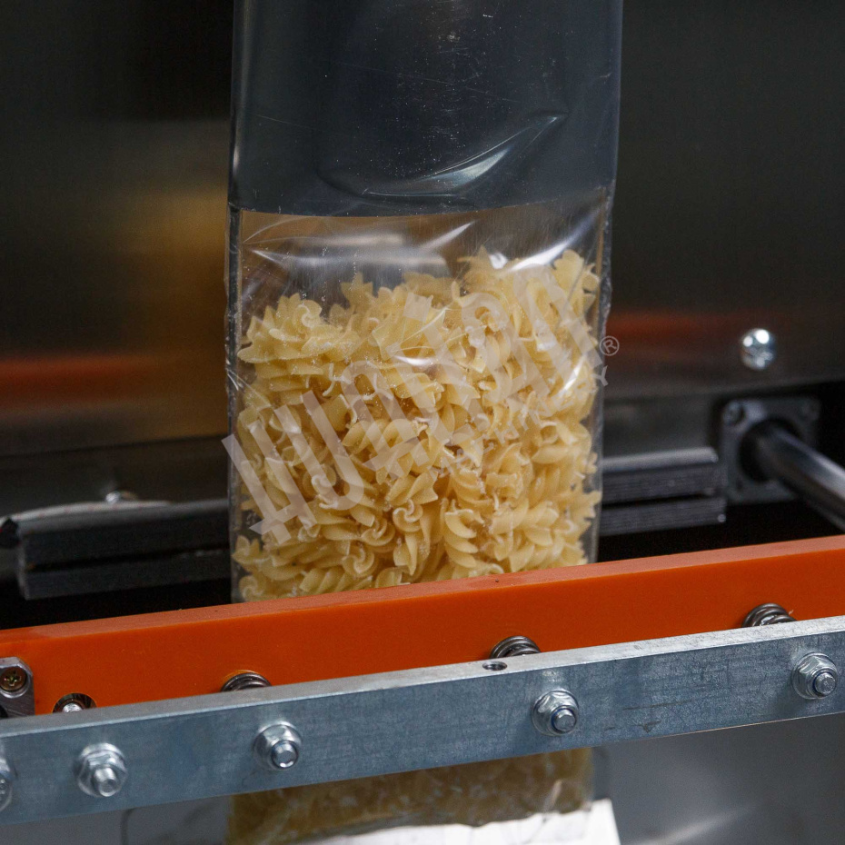 Автоматическая фасовочно-упаковочная машина DXDK-1000 NEW (пакет подушка, ширина пленки 300 мм, фотодатчик) Hualian - Купить с доставкой по всей Беларуси