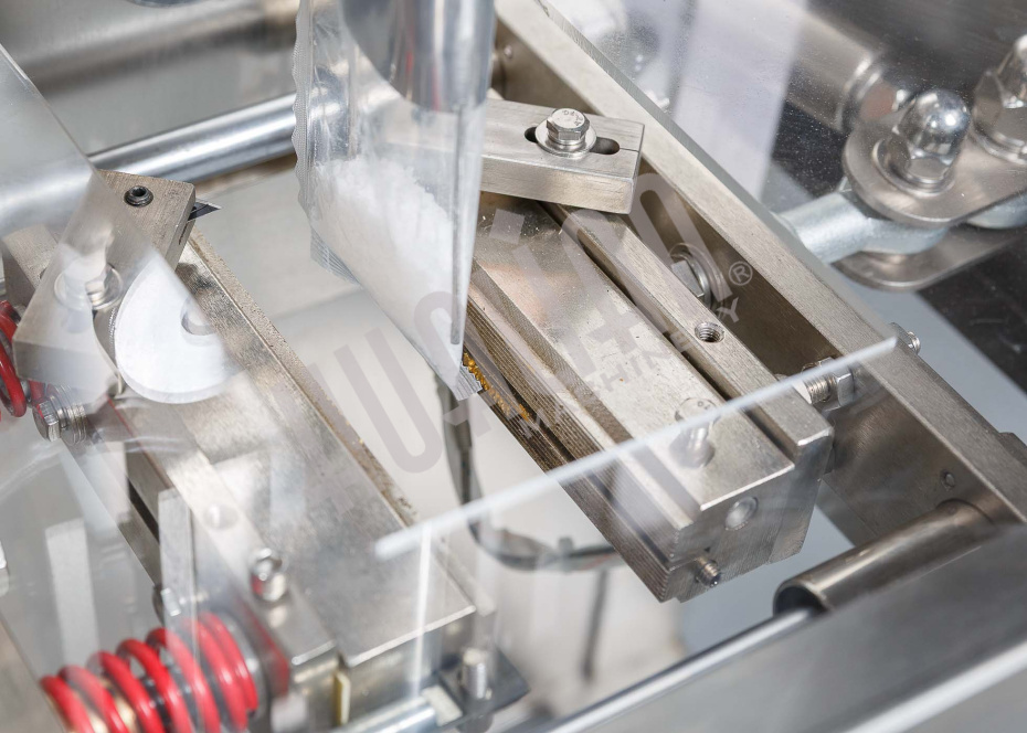 Автоматическая фасовочно-упаковочная машина DXDK-320RH-E (нерж., стик 17*110 мм, 4.6-8 мл, W пленки 42 мм, зубч. нож.) Hualian - Купить с доставкой по всей Беларуси