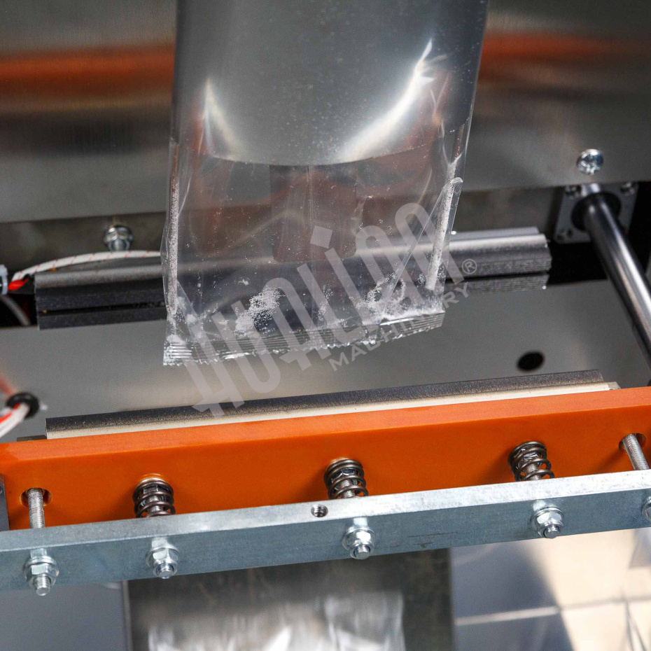 Автоматическая фасовочно-упаковочная машина DXDK-1000 NEW (пакет подушка, ширина пленки 300 мм, фотодатчик) Hualian - Купить с доставкой по всей Беларуси