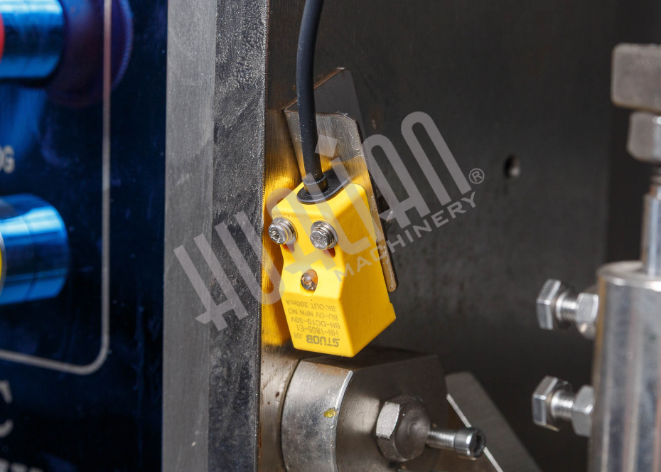 Автоматическая фасовочно-упаковочная машина DXDK-320RH-E (нерж., стик 17*110 мм, 4.6-8 мл, W пленки 42 мм, зубч. нож.) Hualian - Купить с доставкой по всей Беларуси