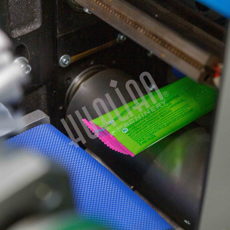 Горизонтальная упаковочная машина DXDZ-250XD  (H-40мм, bag L 65-190mm, S 200mm, регулируемый формирователь, вставки в транспортере) Hualian - Купить с доставкой по всей Беларуси