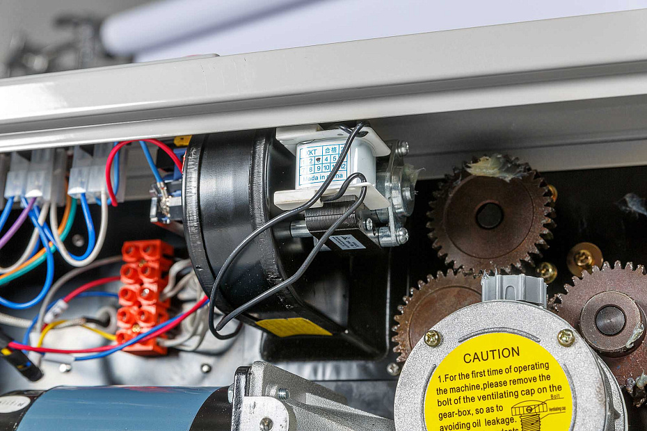 Роликовый конвейерный запайщик DBF-900W Hualian - Купить с доставкой по всей России - 6