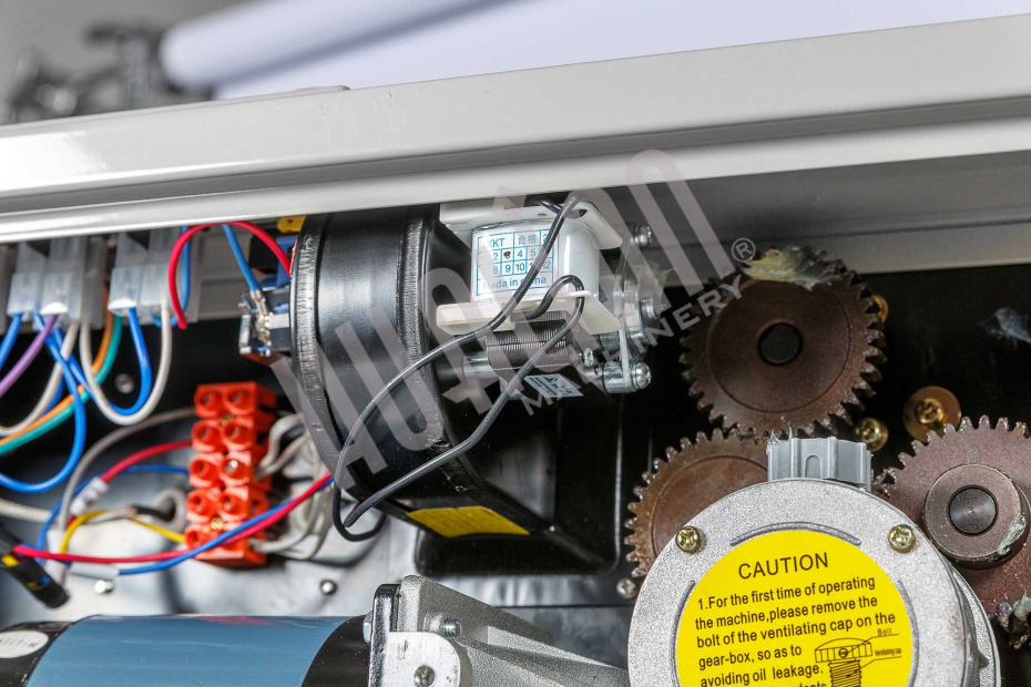 Роликовый конвейерный запайщик DBF-900W Hualian - Купить с доставкой по всей Беларуси