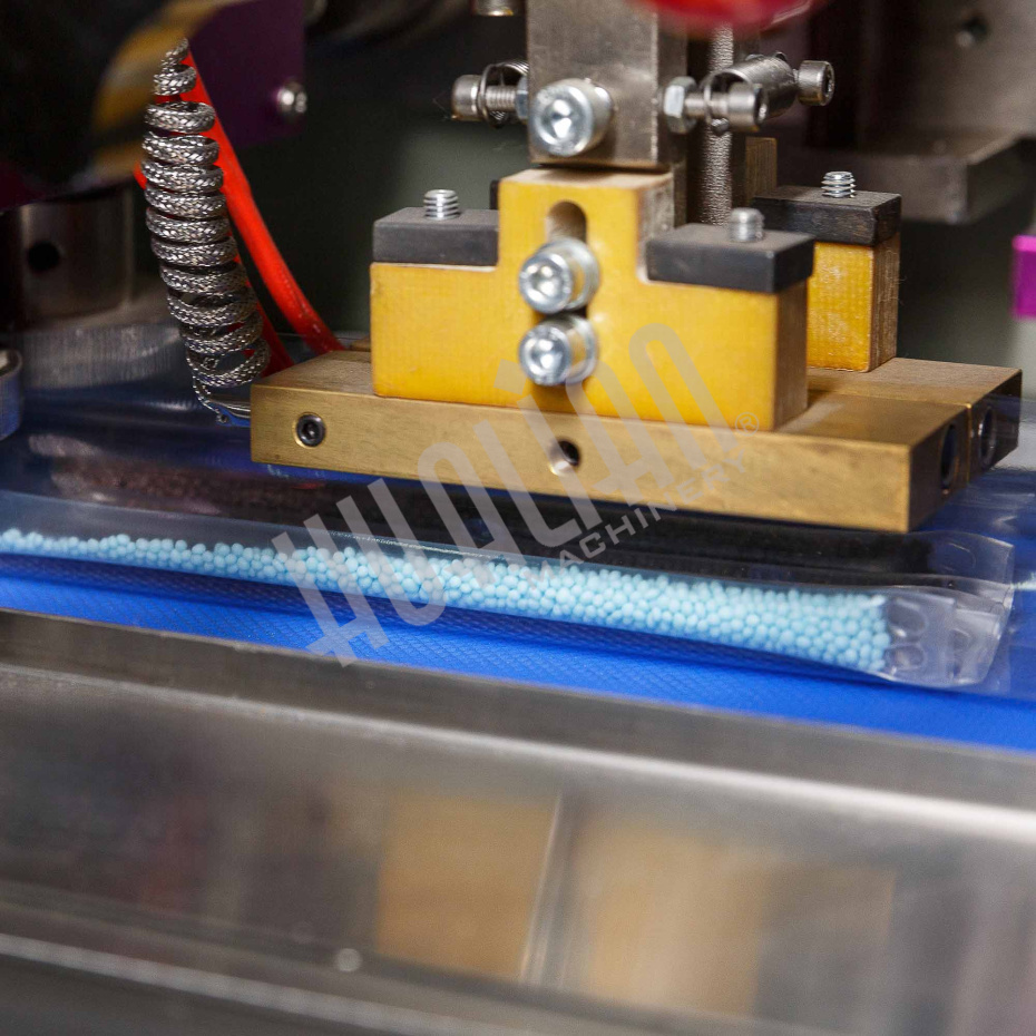 Автоматическая горизонтальная упаковочная машина DXDZ-250D (3 servo, рег. форм., min bag L 150, S 250, H 60, 1 позиц. нож) Hualian - Купить с доставкой по всей Беларуси