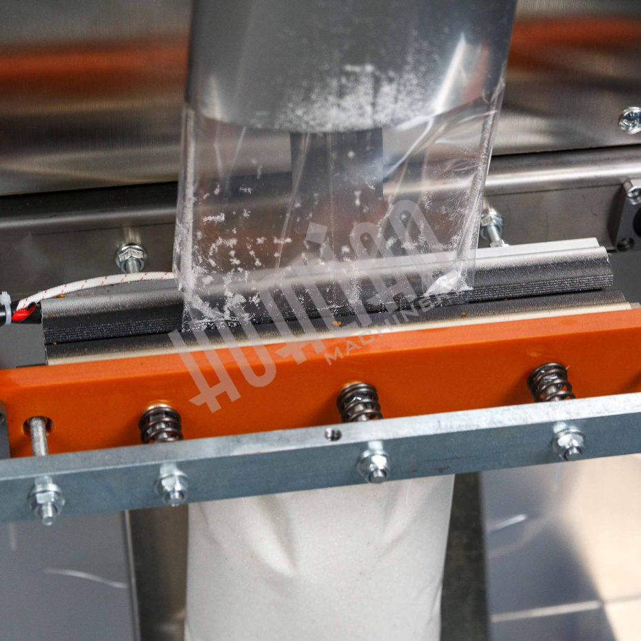 Автоматическая фасовочно-упаковочная машина DXDK-1000 NEW (пакет подушка, ширина пленки 300 мм, фотодатчик) Hualian - Купить с доставкой по всей Беларуси