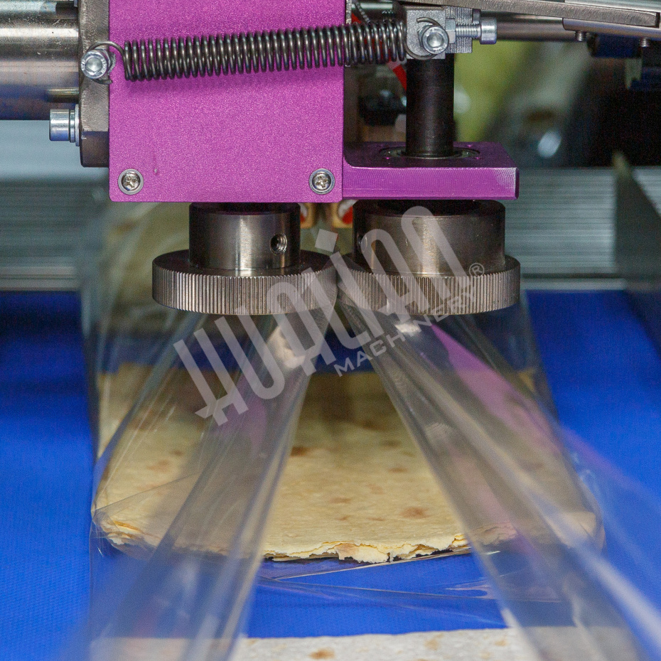 Горизонтальная упаковочная машина DXDZ-600XD (3 серв., H-110 мм, L не огр., W 145-285 мм, HL-1108, круг. отв., подбой, прок. пакета) Hualian - Купить с доставкой по всей Беларуси