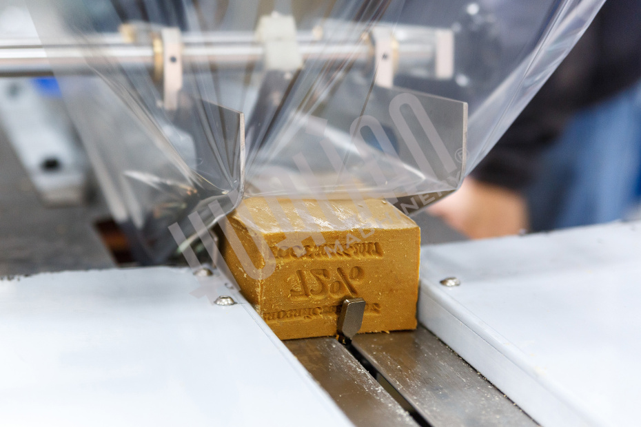 Горизонтальная упаковочная машина DXDZ-450B (3 servo, рег. форм., min bag L 180, S 450, H 100, трансп.попереч.запайки) Hualian - Купить с доставкой по всей Беларуси