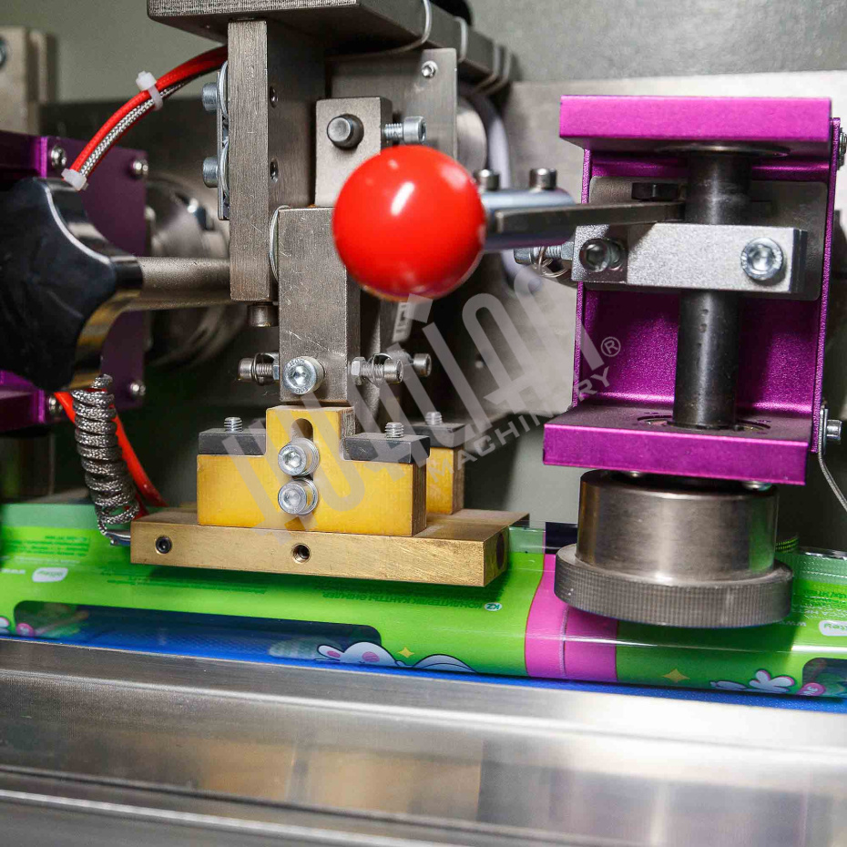 Автоматическая горизонтальная упаковочная машина DXDZ-250D (3 servo, рег. форм., min bag L 150, S 250, H 60, 1 позиц. нож) Hualian - Купить с доставкой по всей Беларуси