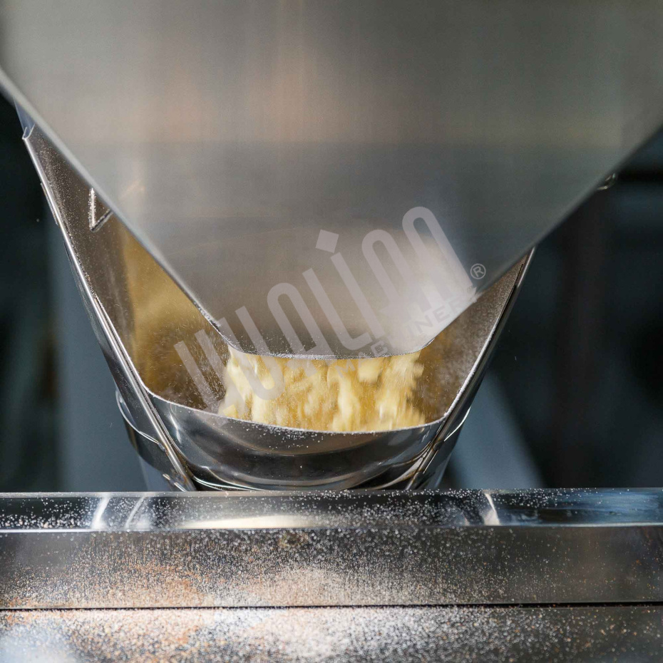 Автоматическая фасовочно-упаковочная машина DXDK-1000 NEW (пакет подушка, ширина пленки 300 мм, фотодатчик) Hualian - Купить с доставкой по всей Беларуси