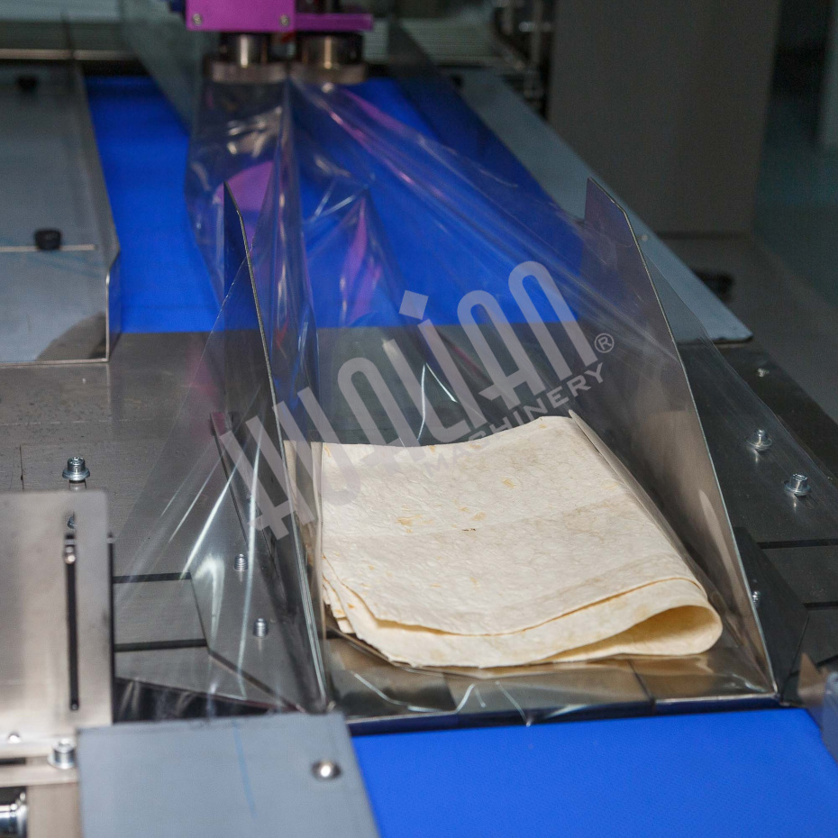 Горизонтальная упаковочная машина DXDZ-600XD (лент. 250 мм, рег.форм., S 400, L 180-500, H-120, трансп.попереч.запайки) Hualian - Купить с доставкой по всей Беларуси