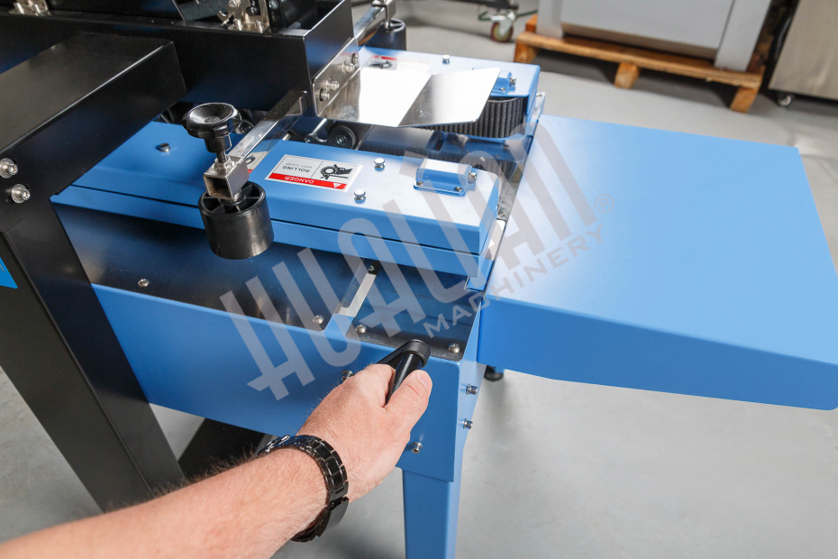 Полуавтоматический заклейщик коробов FXJ-4030A Hualian - Купить с доставкой по всей Беларуси