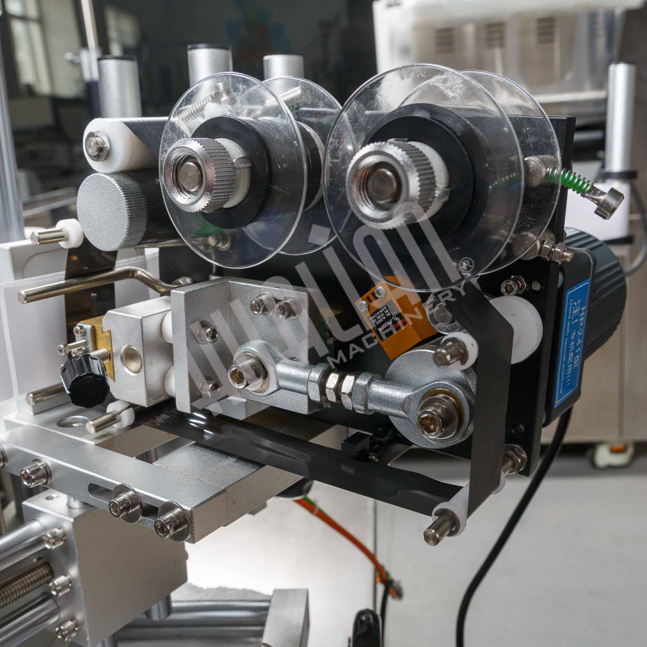 Напольный автоматический этикетировщик для круглой тары с датером HLMT-200D Hualian - Купить с доставкой по всей Беларуси