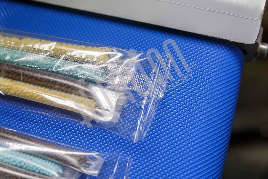 Горизонтальная упаковочная машина DXDZ-250XD  (H-40мм, bag L 65-190mm, S 200mm, регулируемый формирователь, вставки в транспортере) Hualian - Купить с доставкой по всей Беларуси