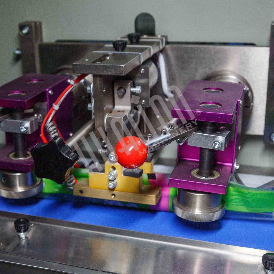 Горизонтальная упаковочная машина DXDZ-250XD  (H-40мм, bag L 65-190mm, S 200mm, регулируемый формирователь, вставки в транспортере) Hualian - Купить с доставкой по всей Беларуси