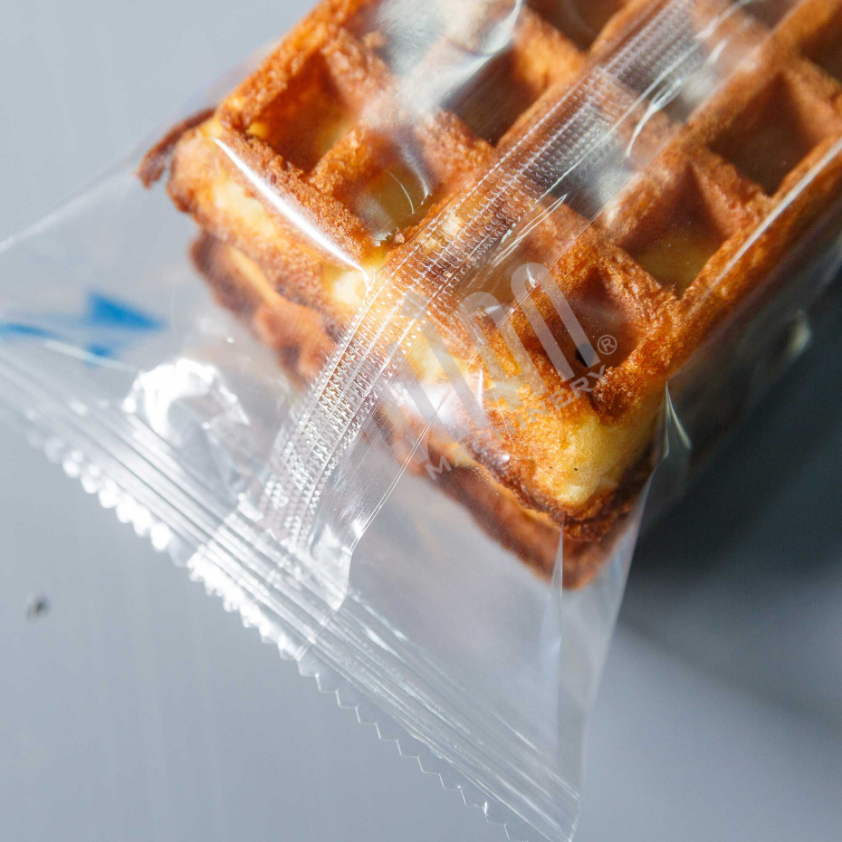 Горизонтальная упаковочная машина DXDZ-250XD (лент. 60 мм, рег. форм., S 250, L 120-280, H 60) Hualian - Купить с доставкой по всей Беларуси