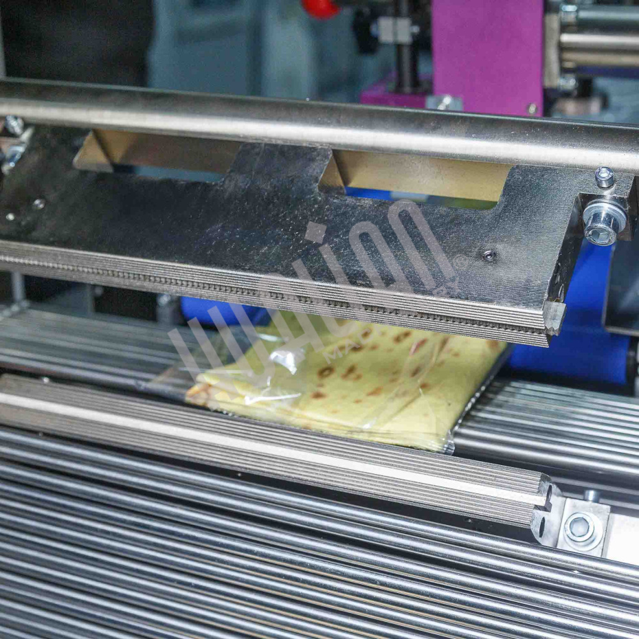 Горизонтальная упаковочная машина DXDZ-600XD (лент. 250 мм, рег.форм., S 400, L 180-500, H-120, трансп.попереч.запайки) Hualian - Купить с доставкой по всей Беларуси