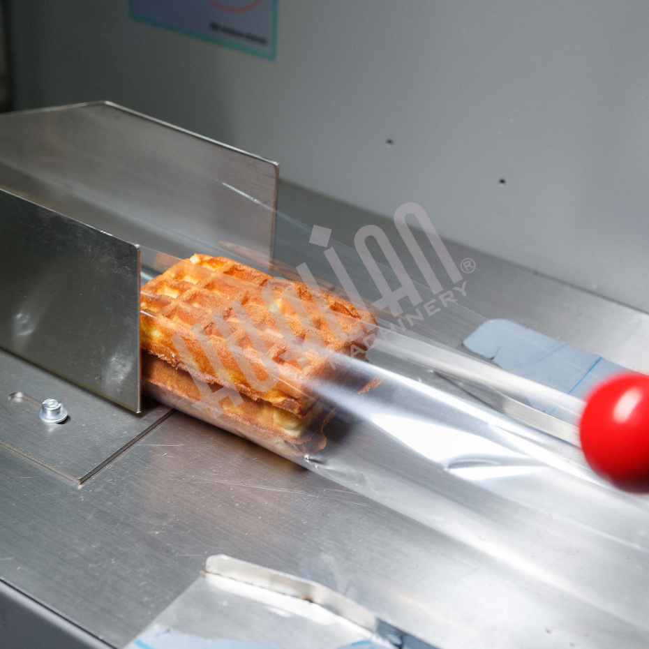 Горизонтальная упаковочная машина DXDZ-250XD (лент. 60 мм, рег. форм., S 250, L 120-280, H 60) Hualian - Купить с доставкой по всей Беларуси