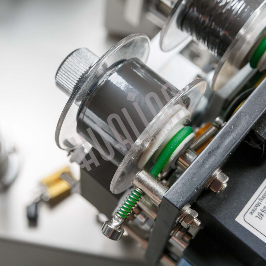 Напольный автоматический этикетировщик для круглой тары с датером HLMT-200D Hualian - Купить с доставкой по всей Беларуси