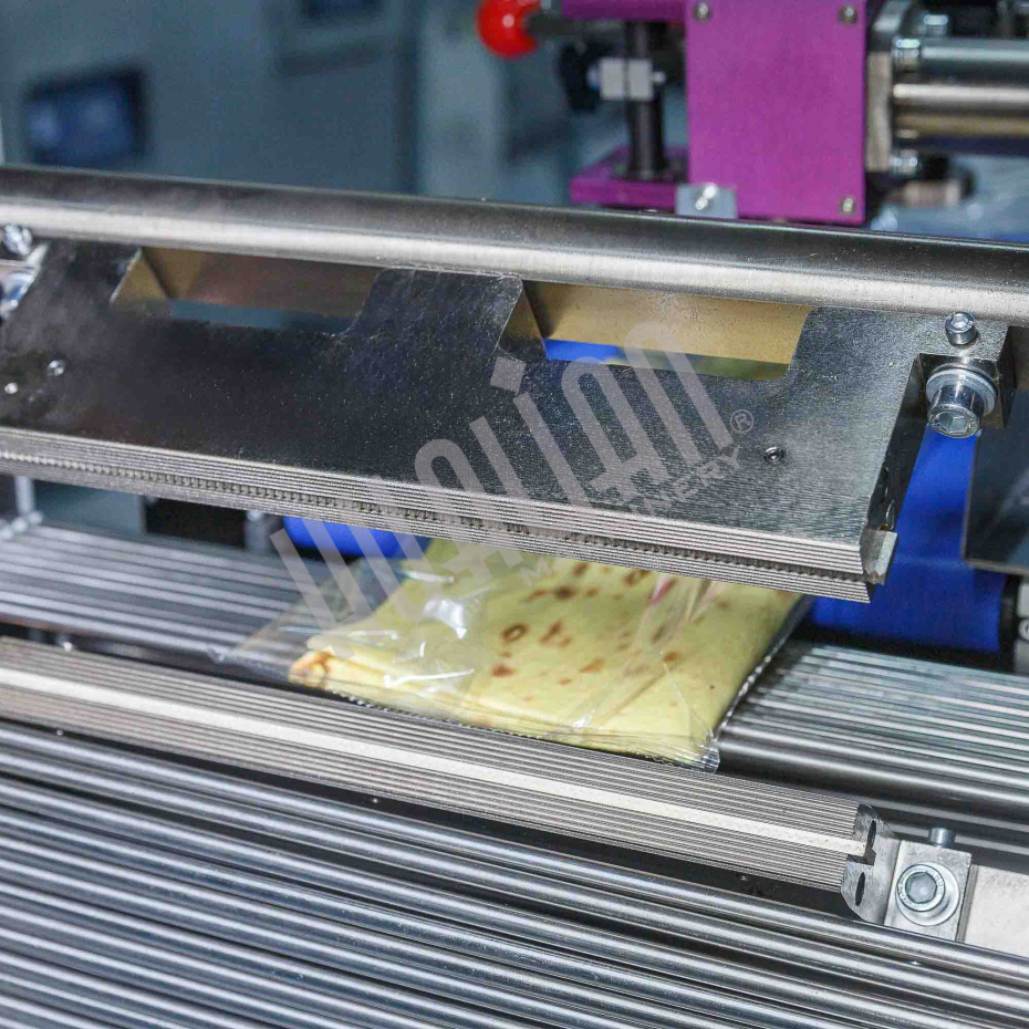 Горизонтальная упаковочная машина DXDZ-600XD (лент. 250 мм, рег.форм., S 400, L 180-500, H-120, трансп.попереч.запайки) Hualian - Купить с доставкой по всей Беларуси