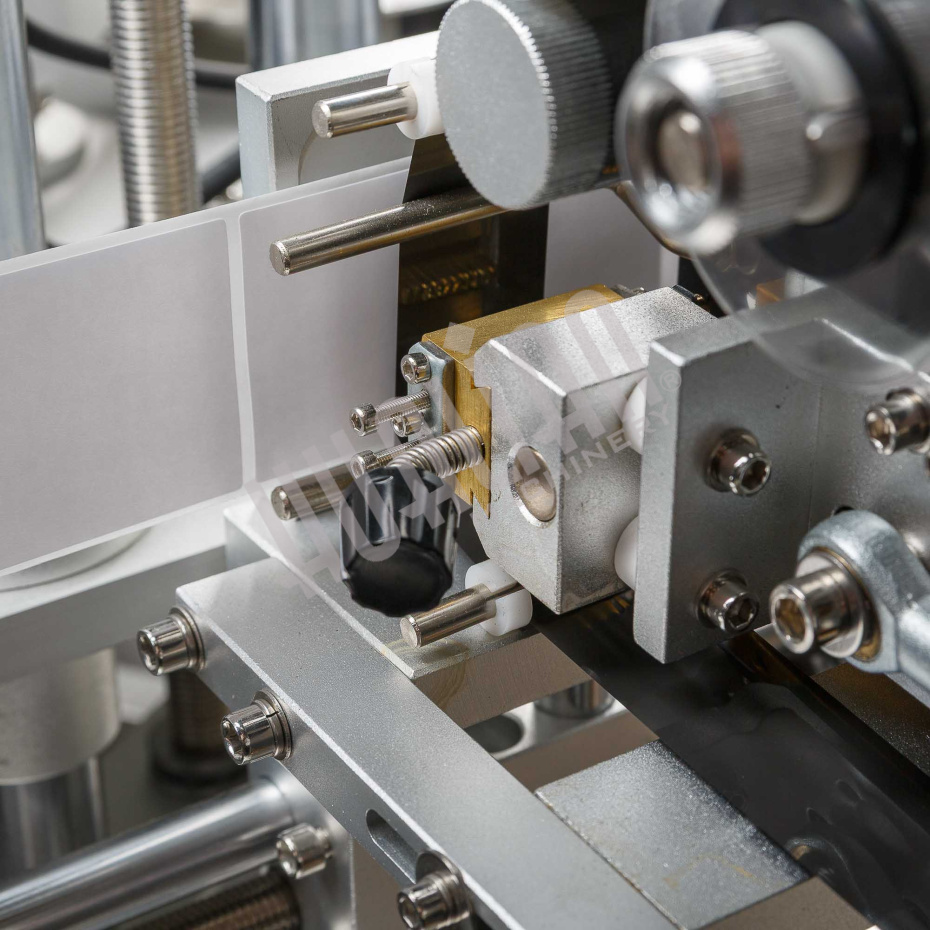 Напольный автоматический этикетировщик для круглой тары с датером HLMT-200D Hualian - Купить с доставкой по всей Беларуси