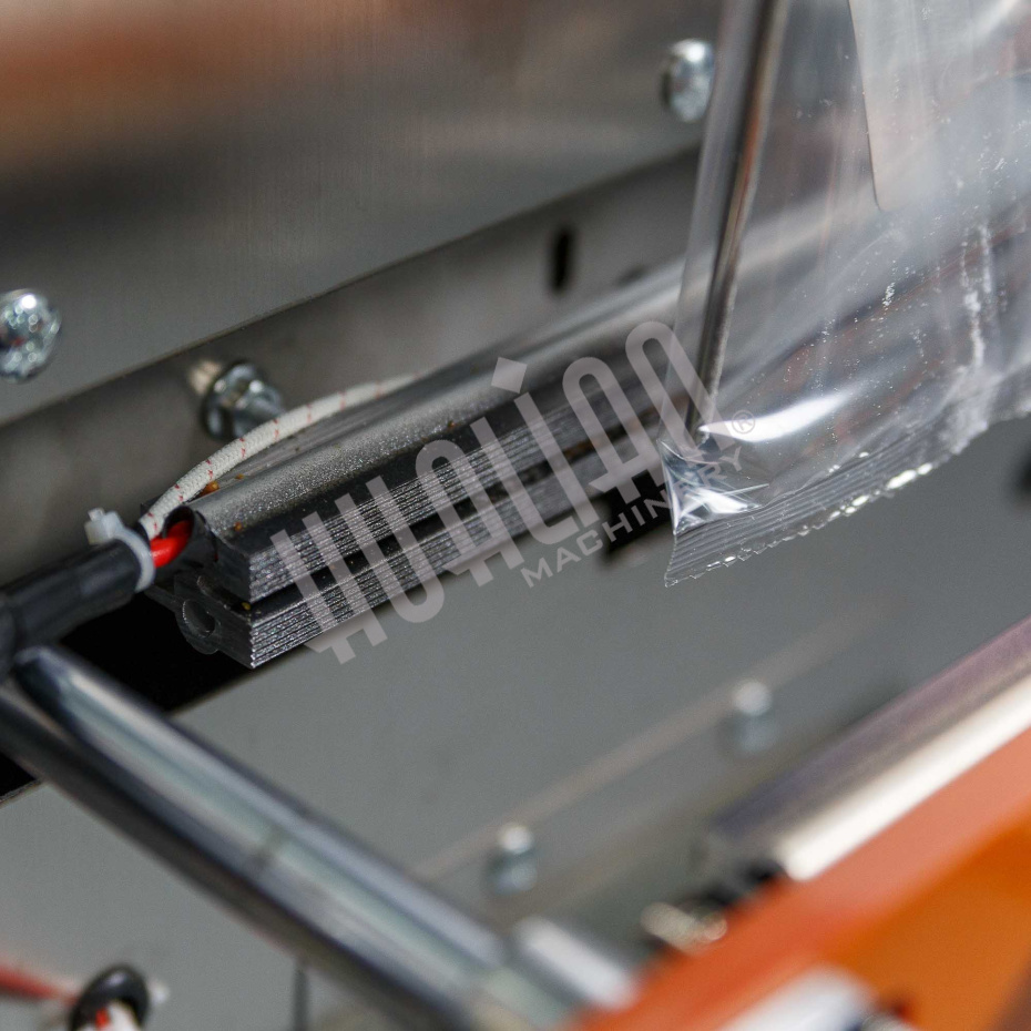 Автоматическая фасовочно-упаковочная машина DXDK-1000 NEW (пакет подушка, ширина пленки 300 мм, фотодатчик) Hualian - Купить с доставкой по всей Беларуси