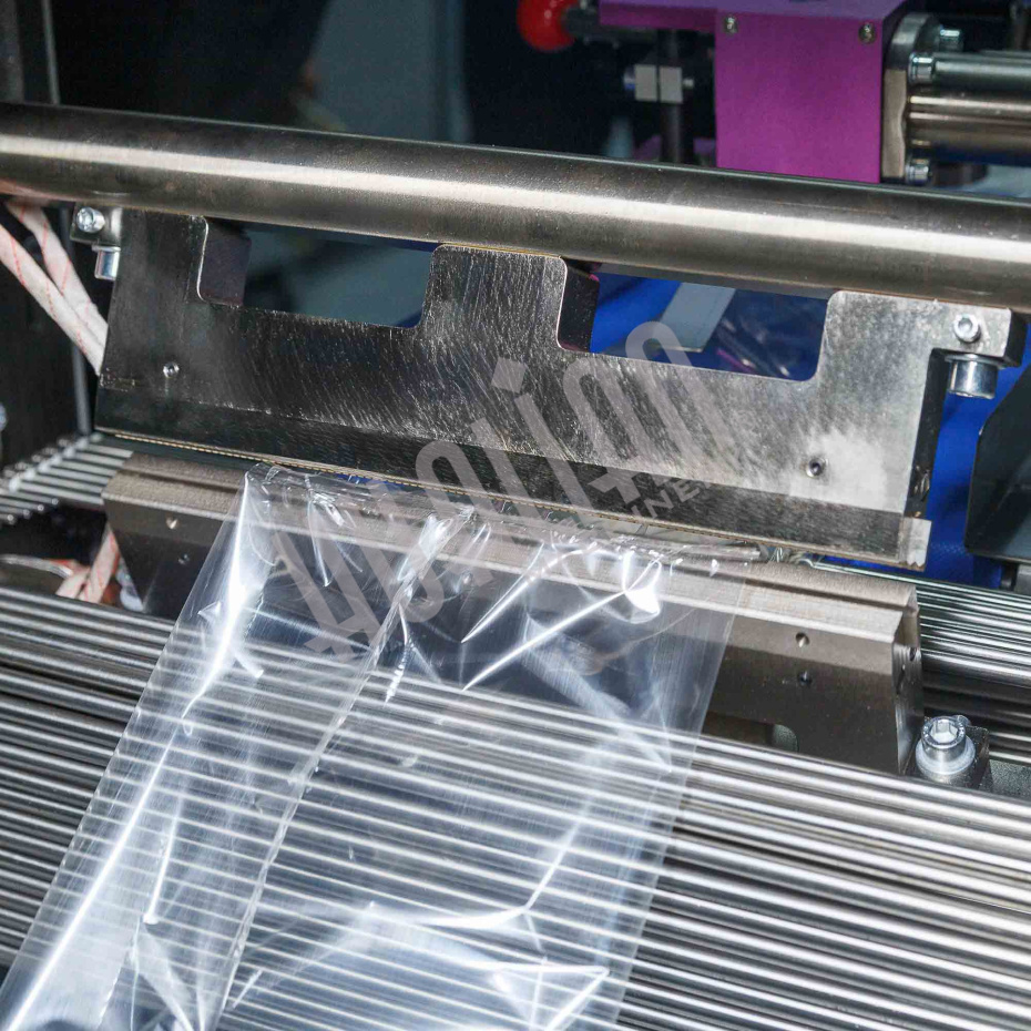 Горизонтальная упаковочная машина DXDZ-600XD (лент. 250 мм, рег.форм., S 400, L 180-500, H-120, трансп.попереч.запайки) Hualian - Купить с доставкой по всей Беларуси