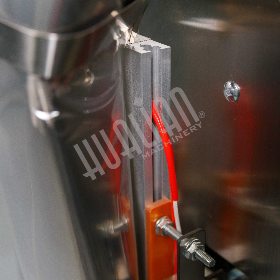 Автоматическая фасовочно-упаковочная машина DXDK-1000 NEW (пакет подушка, ширина пленки 300 мм, фотодатчик) Hualian - Купить с доставкой по всей Беларуси