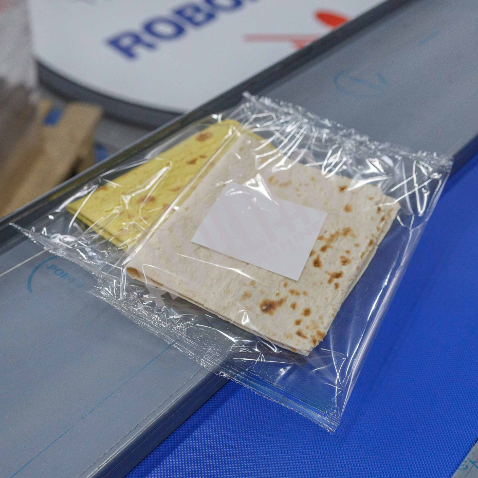 Горизонтальная упаковочная машина DXDZ-600XD (лент. 250 мм, рег.форм., S 400, L 180-500, H-120, трансп.попереч.запайки) Hualian - Купить с доставкой по всей Беларуси