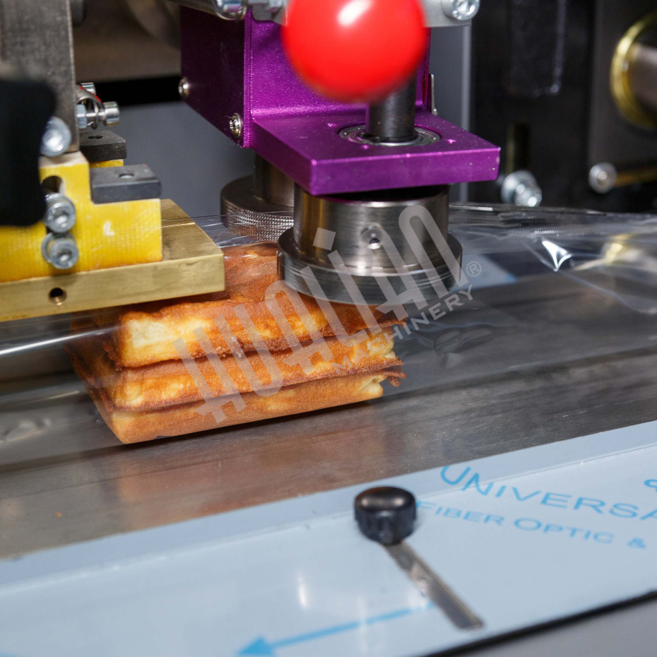 Горизонтальная упаковочная машина DXDZ-250XD (лент. 60 мм, рег. форм., S 250, L 120-280, H 60) Hualian - Купить с доставкой по всей Беларуси