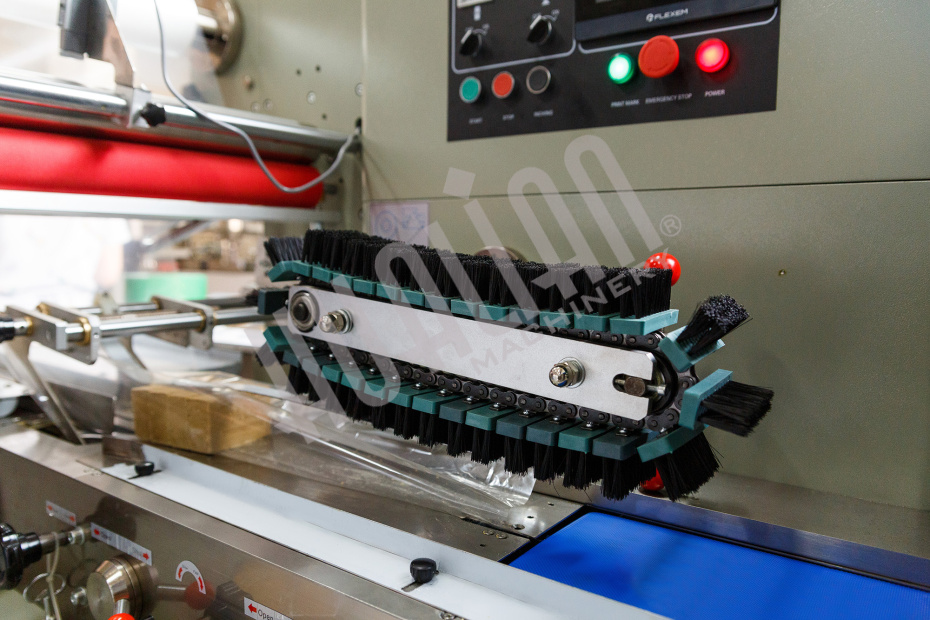 Горизонтальная упаковочная машина DXDZ-450B (3 servo, рег. форм., min bag L 180, S 450, H 100, трансп.попереч.запайки) Hualian - Купить с доставкой по всей Беларуси