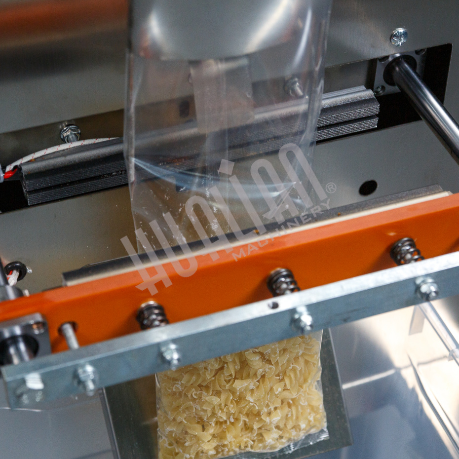 Автоматическая фасовочно-упаковочная машина DXDK-1000 NEW (пакет-подушка,W пленки 420 мм,фотодатчик) Hualian - Купить с доставкой по всей Беларуси