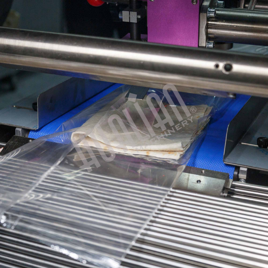 Горизонтальная упаковочная машина DXDZ-600XD (лент. 250 мм, рег.форм., S 400, L 180-500, H-120, трансп.попереч.запайки) Hualian - Купить с доставкой по всей Беларуси