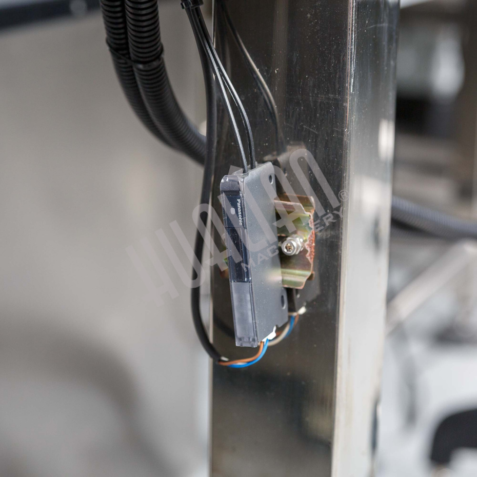 Автоматический этикетировщик для плоских поверхностей с датером HLMT-220TD Hualian - Купить с доставкой по всей Беларуси