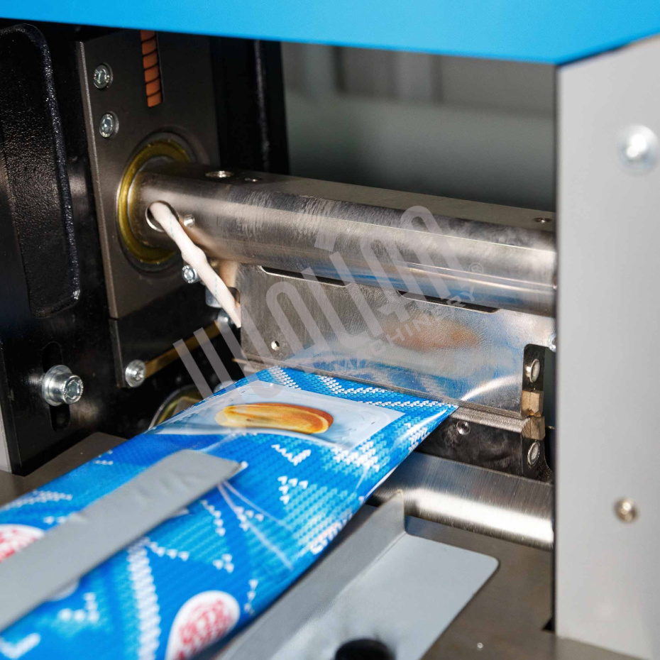 Автоматическая горизонтальная упаковочная машина DXDZ-250D NEW (1 нож, bag L 120-280mm, S 250mm, H - 40 mm) Hualian - Купить с доставкой по всей Беларуси