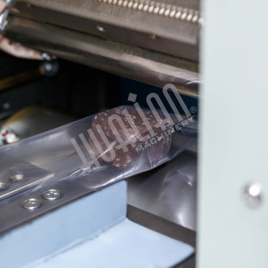 Автоматическая горизонтальная упаковочная машина DXDZ-250B (3 servo, рег. форм., min bag L 65, S 200, H 40, 2-х позиц. нож) Hualian - Купить с доставкой по всей Беларуси