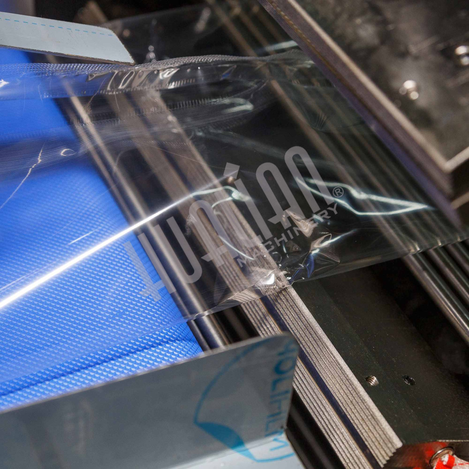 Горизонтальная упаковочная машина DXDZ-600XD (лент. 250 мм, рег.форм., S 400, L 180-500, H-120, трансп.попереч.запайки) Hualian - Купить с доставкой по всей Беларуси