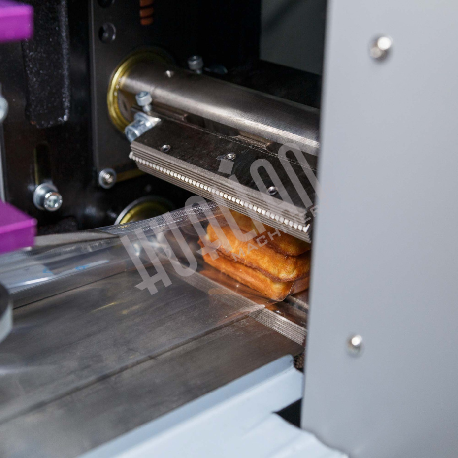 Горизонтальная упаковочная машина DXDZ-250XD (лент. 60 мм, рег. форм., S 250, L 120-280, H 60) Hualian - Купить с доставкой по всей Беларуси